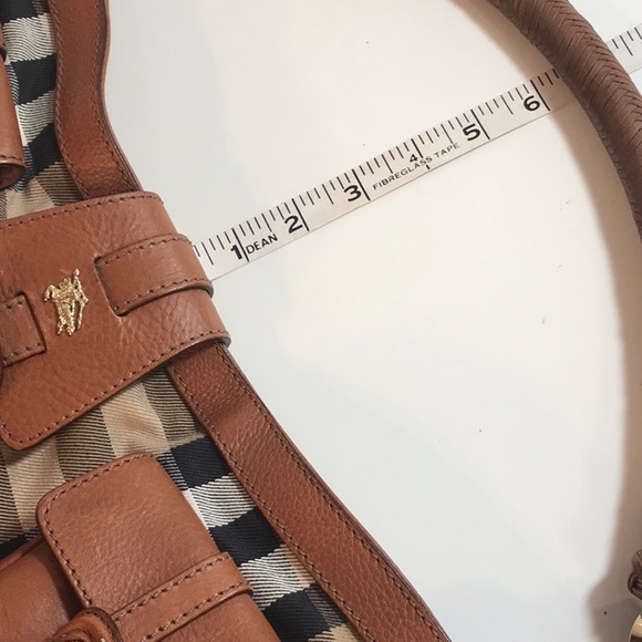 BURBERRY STUNNING BAGUETTE STYLE AUTHENTIC BAG WITH EXTRA STORAGE POCKETS - Picture 15 of 16